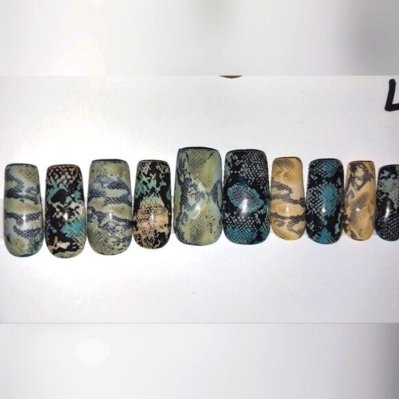 Hand crafted custom print 10pc short acrylic press on nails sz Large - Picture 1 of 5